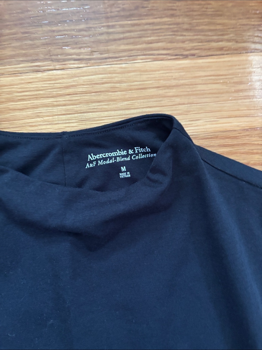 Abercrombie & Fitch Black Sleeveless Mock Neck Tank with Side Ruching - Picture 2 of 3
